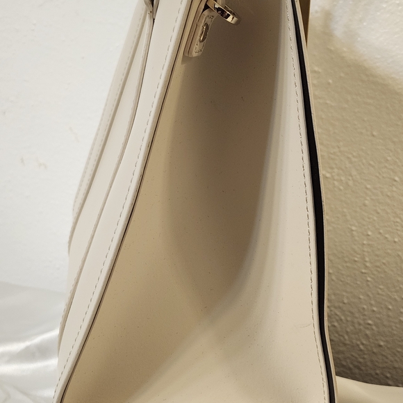 Kate Spade Ivory Tote with Gold Hardware - Picture 4 of 9